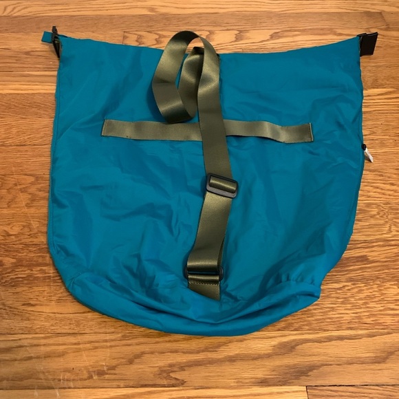 NWOT Away Teal Packable Bucket Bag/Backpack lightweight travel - Picture 5 of 9